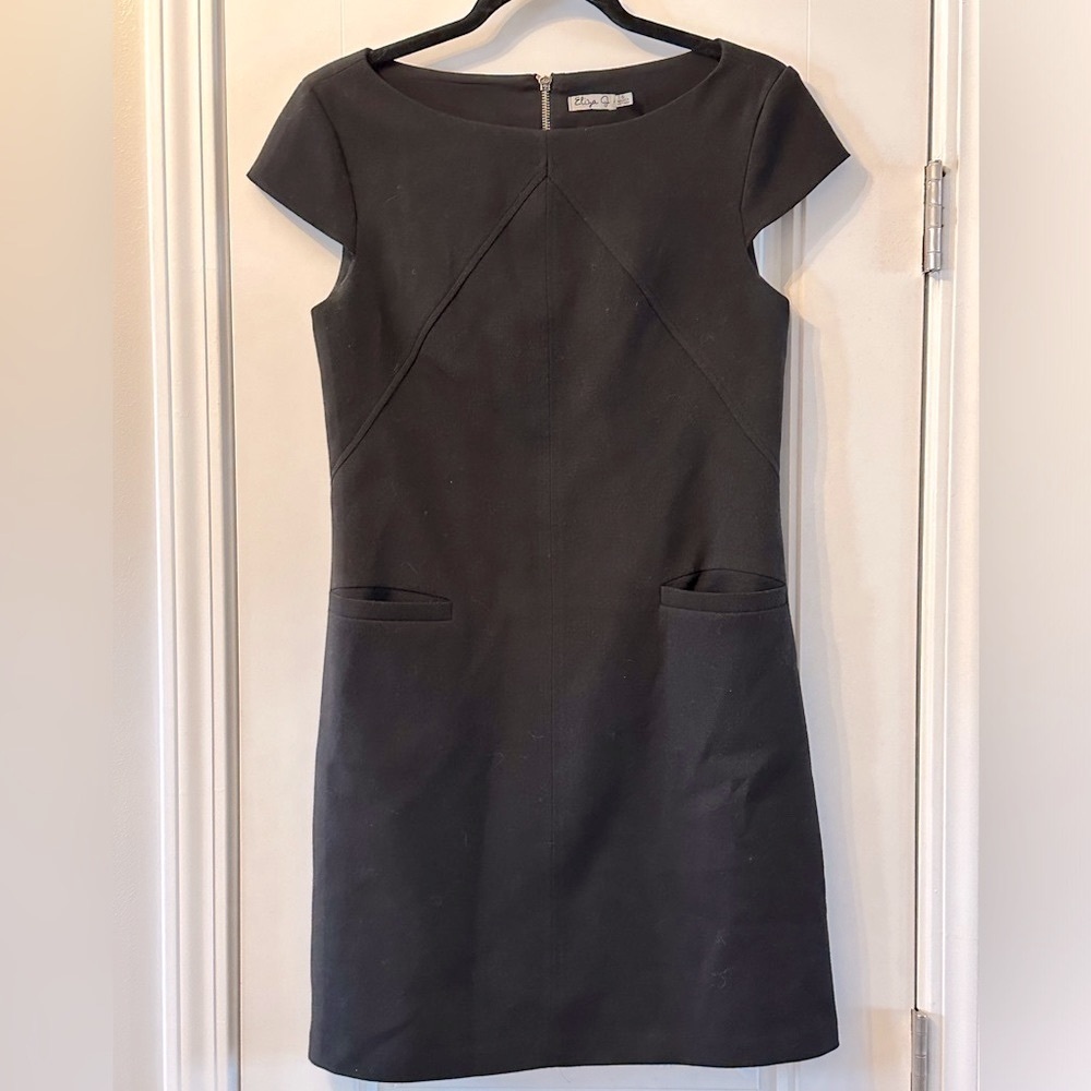 Eliza J Size 6 Black Crepe Cap Sleeve Sheath Dress with Front Pockets